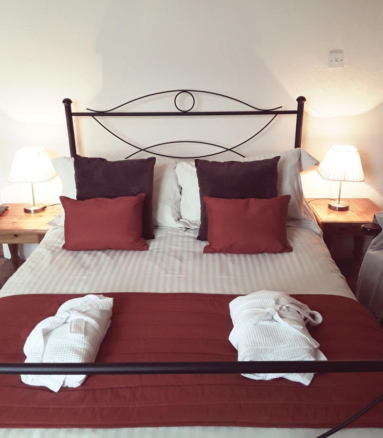 The Mitre Inn Witheridge 외부 사진