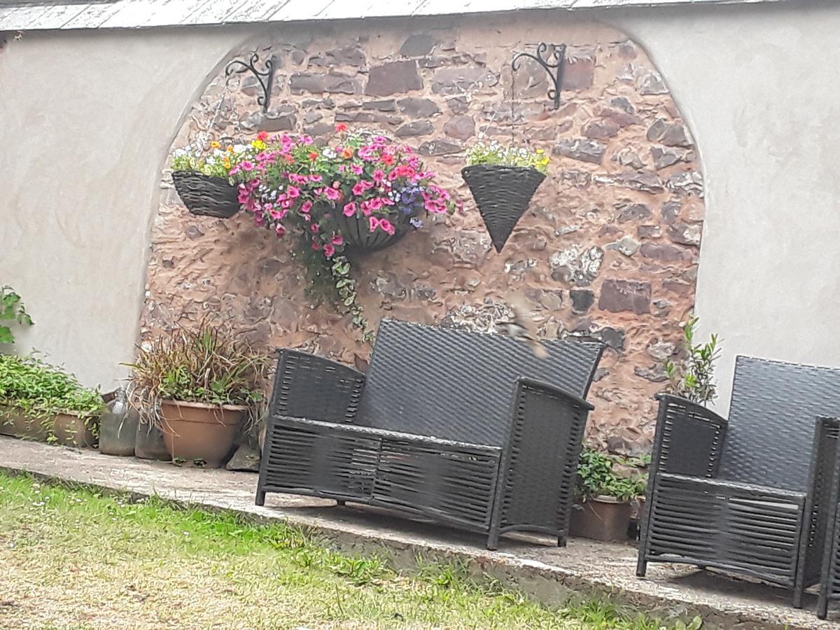 The Mitre Inn Witheridge 외부 사진
