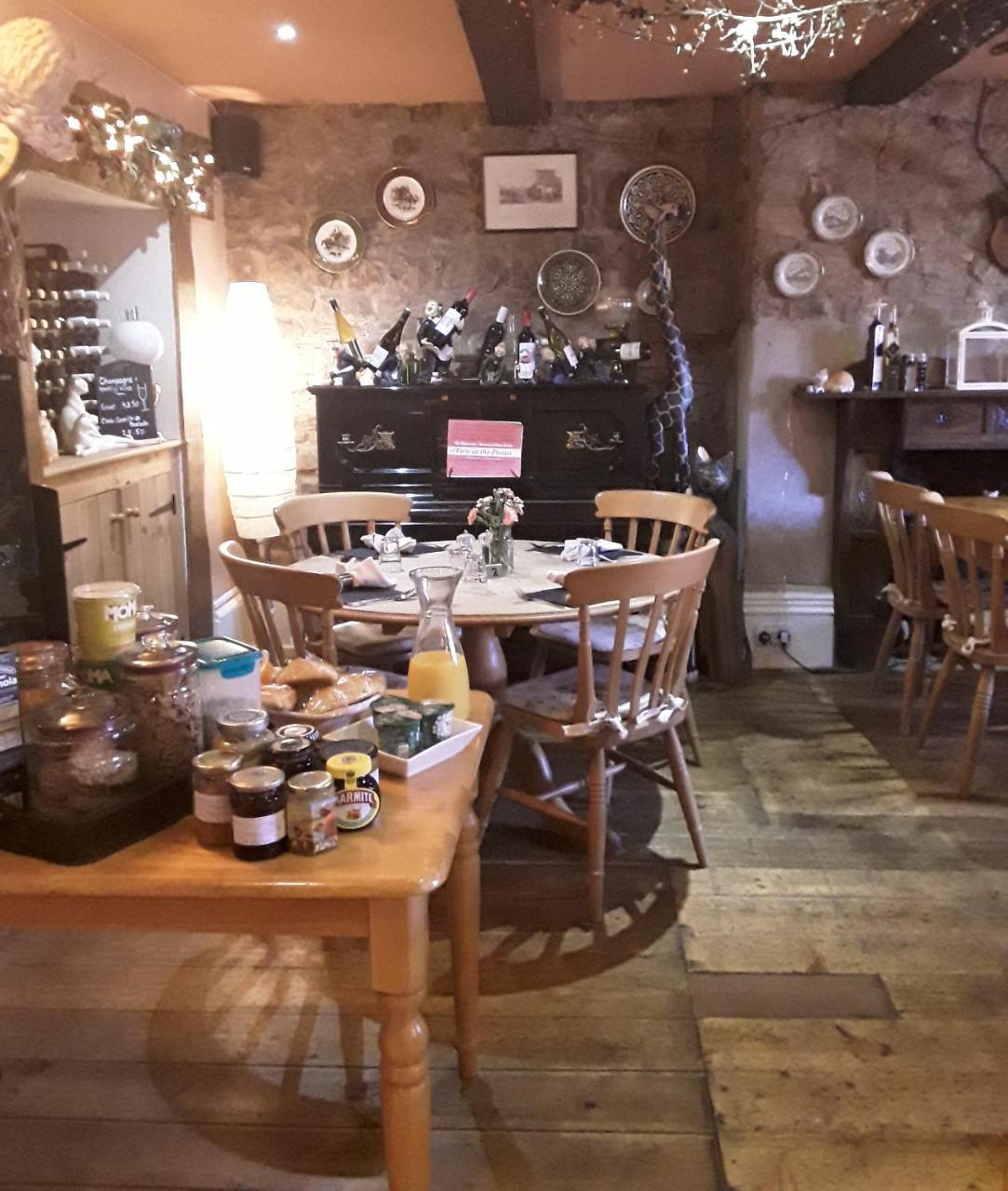 The Mitre Inn Witheridge 외부 사진